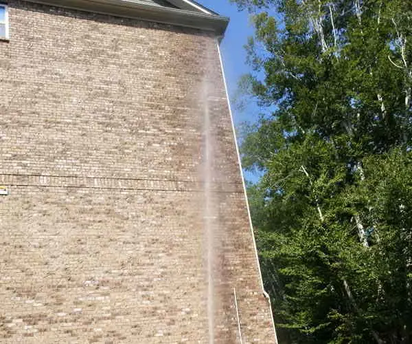 Exterior wall pressure washing (Oct 2018)